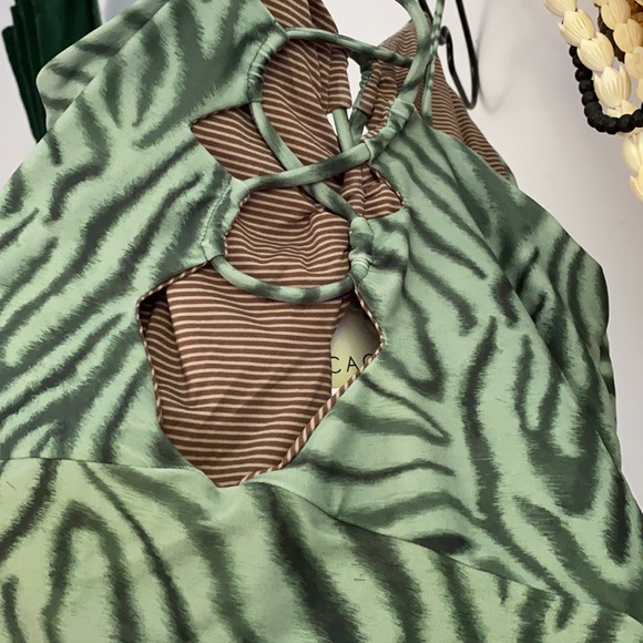 Acacia Kokomo one Piece in Savanna - Picture 4 of 5